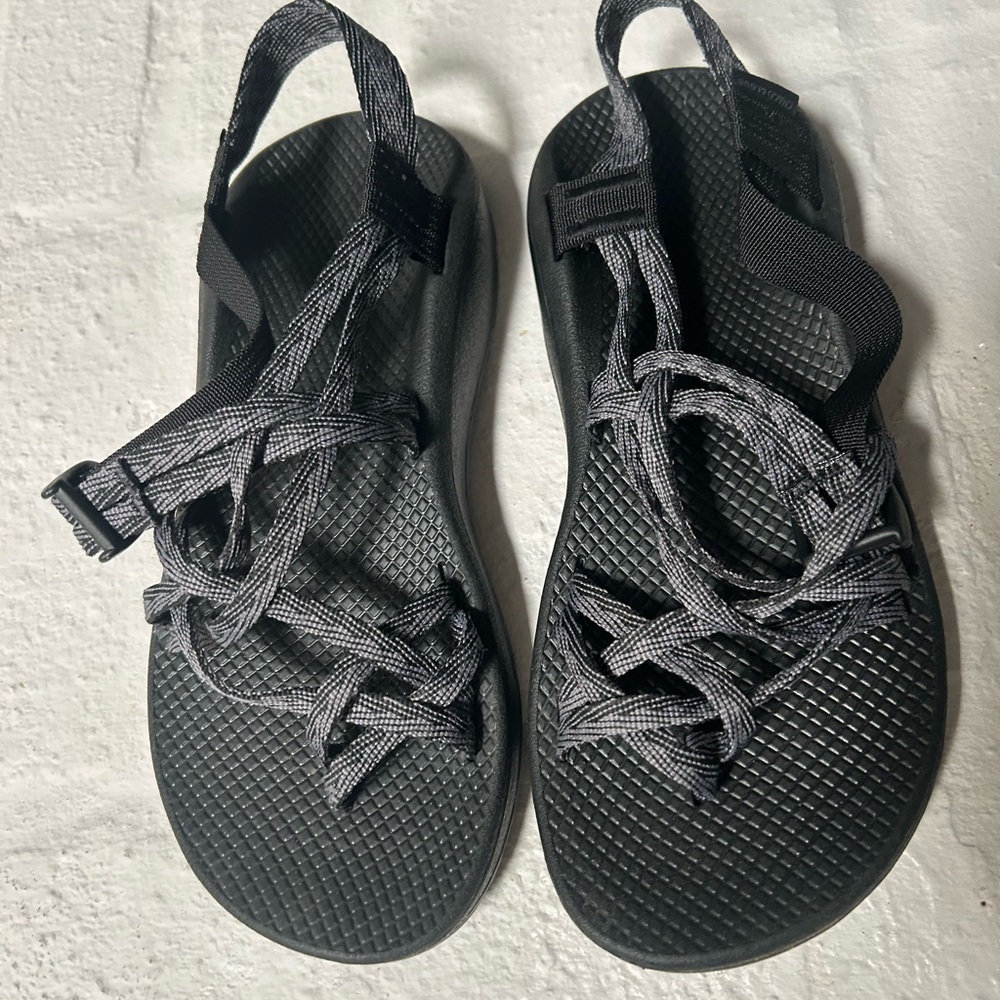 Chaco Cloud Black Strappy Sport Sandals/ size 10